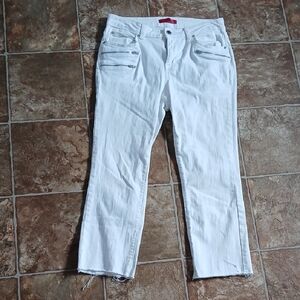 Like New Jennifer Lopez White Capri Embellished Frayed Ankle Cuff Jeans size 8